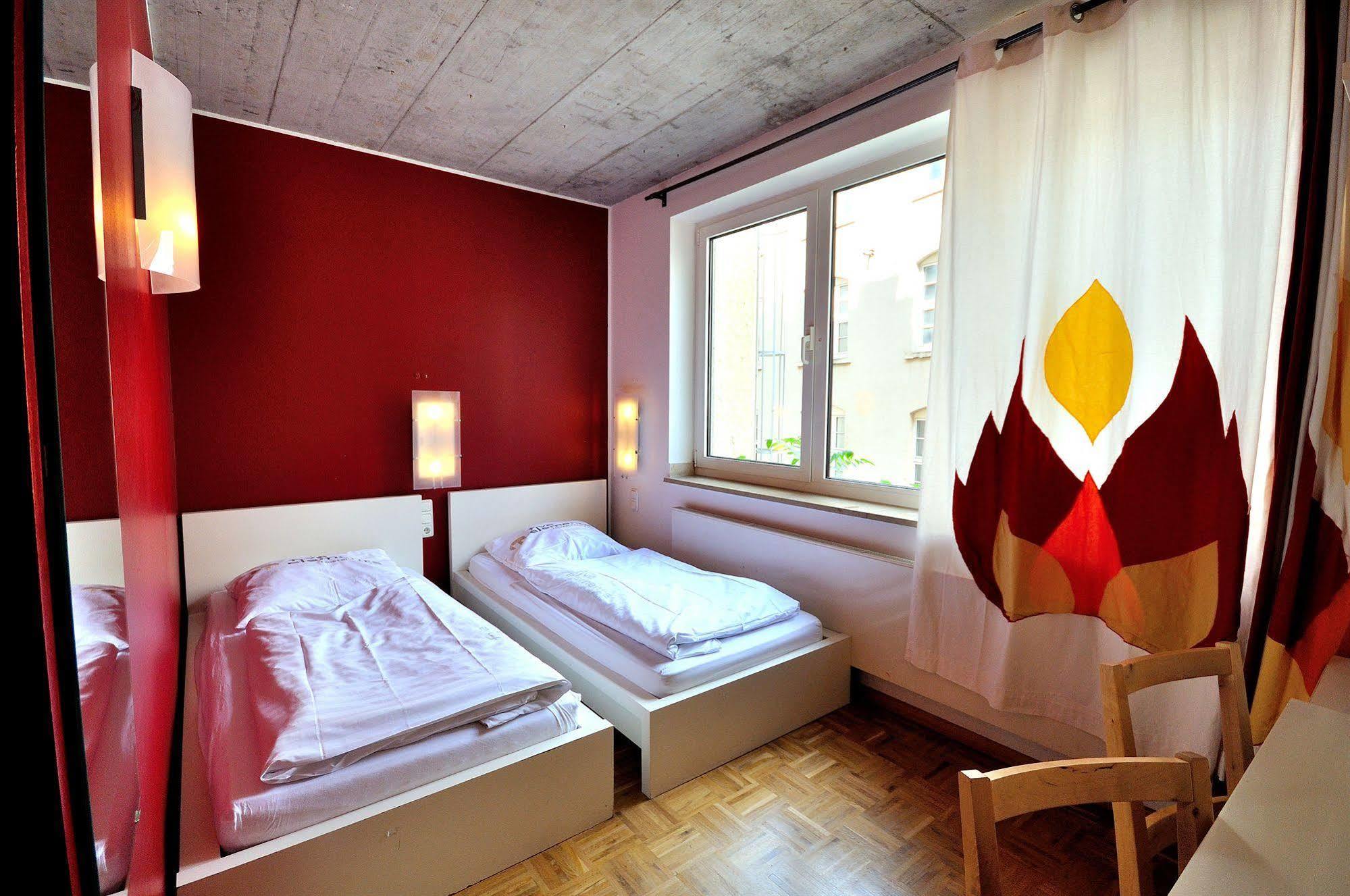 Five Elements Hostel Frankfurt Francfort-sur-le-Main Extérieur photo
